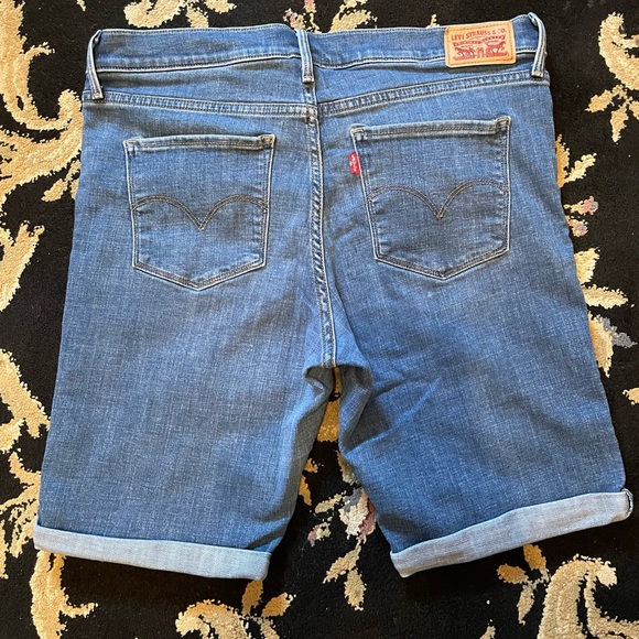 Levi Medium Wash Bermuda Shorts - Picture 2 of 3